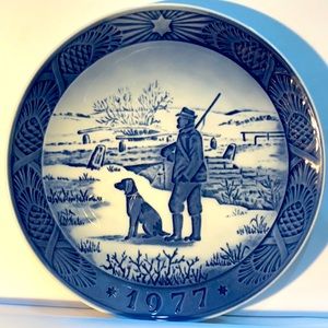 Royal Copenhagen Christmas Plate - 1977.